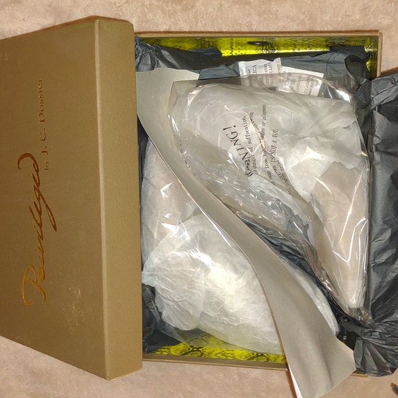 ๐ฃPRIVILEGED ๐ฝTipsy Heels in Taupe footwear - Picture 7 of 13